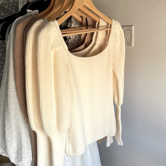 ASTR THE LABEL | ESMA PUFF SLEEVE SWEATER OFF WHITE - Picture 6 of 6
